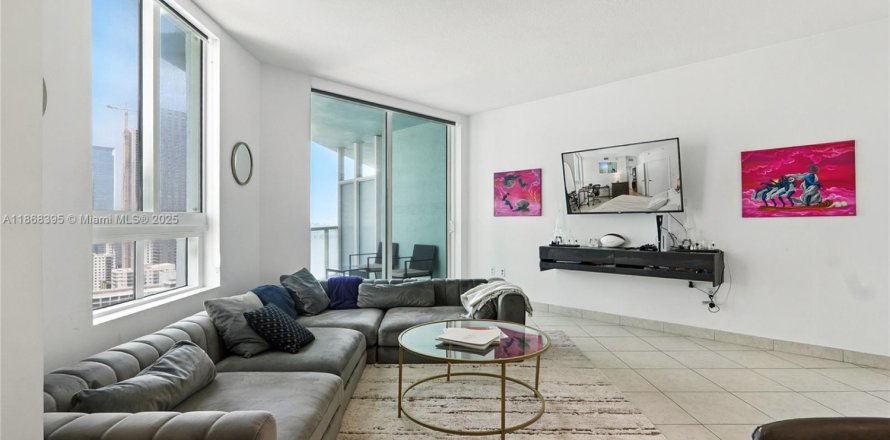 Кондоминиум с 1 спальней в Майами, Флорида № 1897609