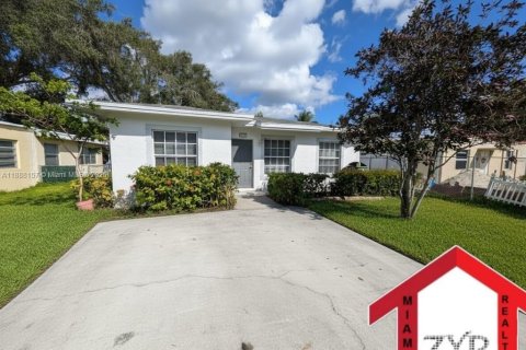 Casa en alquiler en Fort Lauderdale, Florida, 4 dormitorios, 128.21 m2 № 1938992 - foto 1