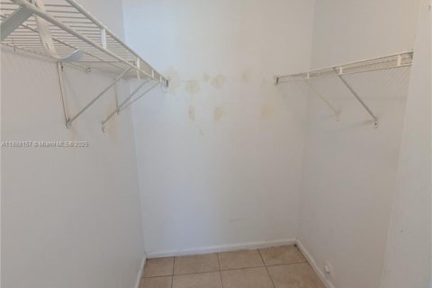 Casa en alquiler en Fort Lauderdale, Florida, 4 dormitorios, 128.21 m2 № 1938992 - foto 20