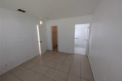 Casa en alquiler en Fort Lauderdale, Florida, 4 dormitorios, 128.21 m2 № 1938992 - foto 17