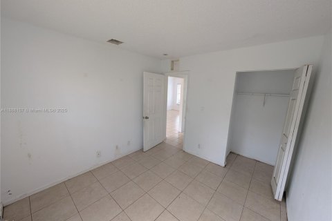 Casa en alquiler en Fort Lauderdale, Florida, 4 dormitorios, 128.21 m2 № 1938992 - foto 26