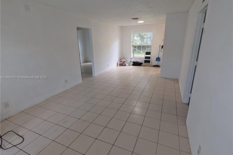 Casa en alquiler en Fort Lauderdale, Florida, 4 dormitorios, 128.21 m2 № 1938992 - foto 21