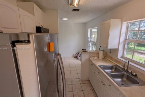 Casa en alquiler en Fort Lauderdale, Florida, 4 dormitorios, 128.21 m2 № 1938992 - foto 12