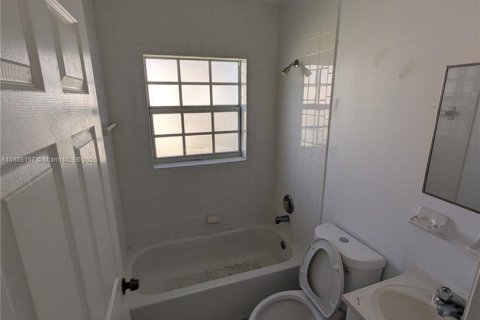 Casa en alquiler en Fort Lauderdale, Florida, 4 dormitorios, 128.21 m2 № 1938992 - foto 28