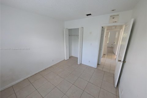 Casa en alquiler en Fort Lauderdale, Florida, 4 dormitorios, 128.21 m2 № 1938992 - foto 30