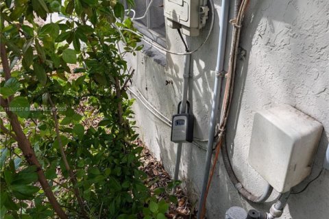 Casa en alquiler en Fort Lauderdale, Florida, 4 dormitorios, 128.21 m2 № 1938992 - foto 6