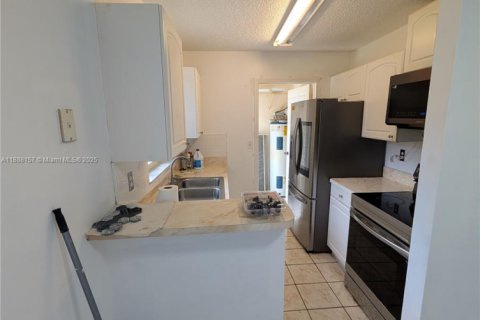 Casa en alquiler en Fort Lauderdale, Florida, 4 dormitorios, 128.21 m2 № 1938992 - foto 15