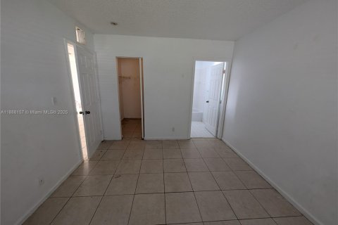 Casa en alquiler en Fort Lauderdale, Florida, 4 dormitorios, 128.21 m2 № 1938992 - foto 16