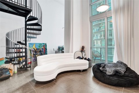 Condominio en Miami, Florida, 1 dormitorio  № 1975475