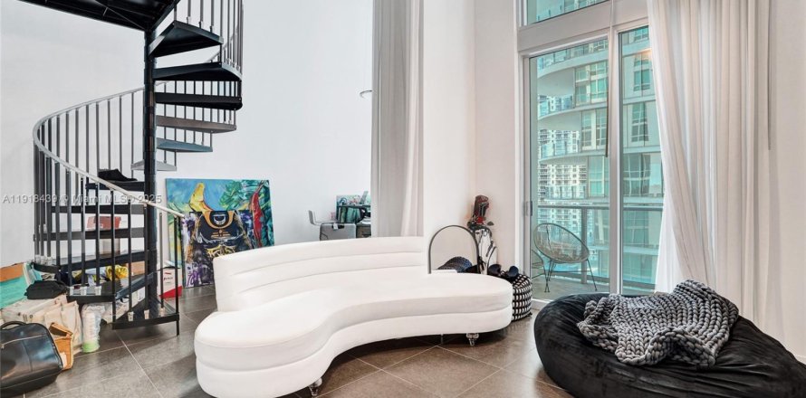 Condominio en Miami, Florida, 1 dormitorio  № 1975475