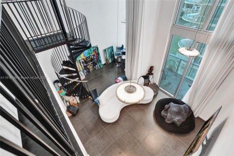 Condominio en venta en Miami, Florida, 1 dormitorio, 71.16 m2 № 1975475 - foto 18