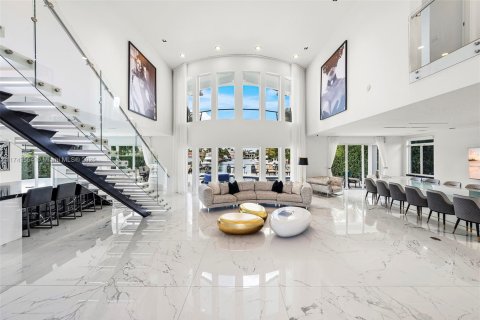 Villa ou maison à louer à North Miami Beach, Floride: 5 chambres, 410.26 m2 № 1859630 - photo 8
