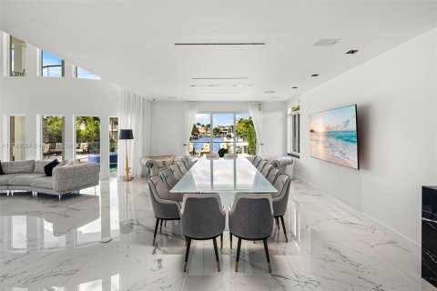 Villa ou maison à louer à North Miami Beach, Floride: 5 chambres, 410.26 m2 № 1859630 - photo 15