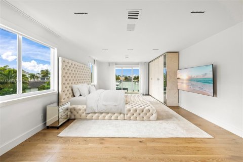 Villa ou maison à louer à North Miami Beach, Floride: 5 chambres, 410.26 m2 № 1859630 - photo 27