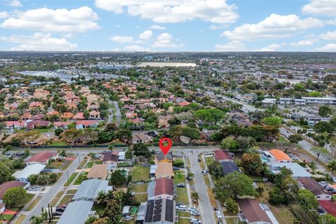 Villa ou maison à vendre à Miami, Floride: 3 chambres, 149.39 m2 № 2029620 - photo 18