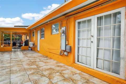 Villa ou maison à vendre à Miami, Floride: 3 chambres, 149.39 m2 № 2029620 - photo 13