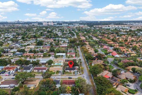 Villa ou maison à vendre à Miami, Floride: 3 chambres, 149.39 m2 № 2029620 - photo 15