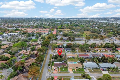 Villa ou maison à vendre à Miami, Floride: 3 chambres, 149.39 m2 № 2029620 - photo 17