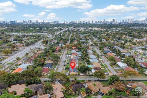 Villa ou maison à vendre à Miami, Floride: 3 chambres, 149.39 m2 № 2029620 - photo 16