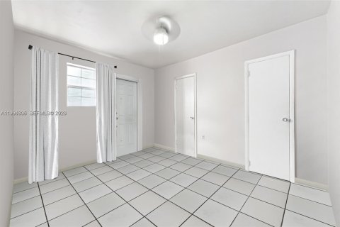 Casa en venta en Miami, Florida, 3 dormitorios, 149.39 m2 № 2029620 - foto 7