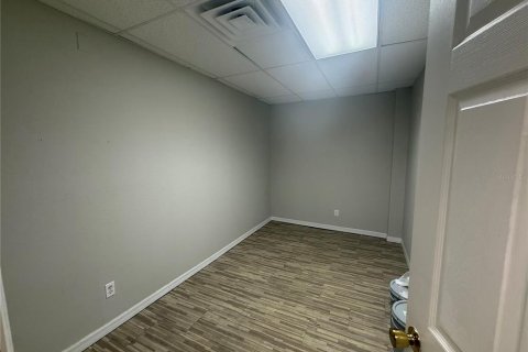 Propiedad comercial en alquiler en Ocala, Florida, 568.56 m2 № 1869109 - foto 8