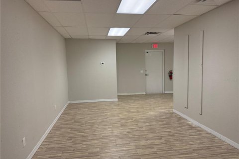 Propiedad comercial en alquiler en Ocala, Florida, 568.56 m2 № 1869109 - foto 6