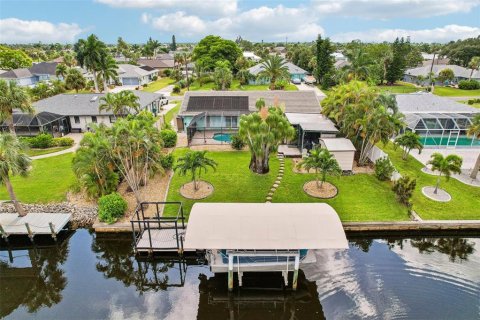 House in Port Charlotte, Florida 3 bedrooms, 186.55 sq.m. № 2314396