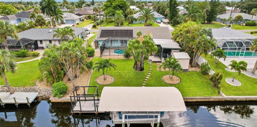 Casa en Port Charlotte, Florida 3 dormitorios, 186.55 m2 № 2314396
