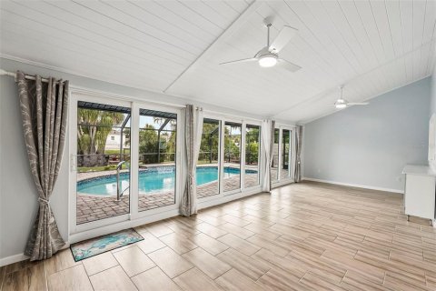 Casa en venta en Port Charlotte, Florida, 3 dormitorios, 186.55 m2 № 2314396 - foto 10