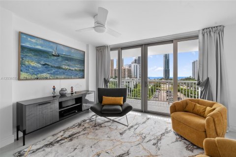 Condo in Sunny Isles Beach, Florida, 2 bedrooms  № 2086866