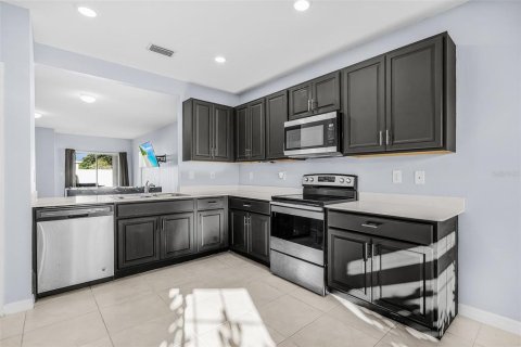 Villa ou maison à vendre à Cape Coral, Floride: 3 chambres, 162.3 m2 № 2421621 - photo 2