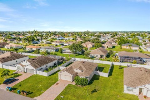 Villa ou maison à vendre à Cape Coral, Floride: 3 chambres, 162.3 m2 № 2421621 - photo 12
