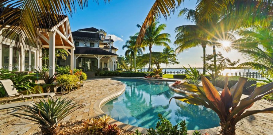 Дом в Стьюарт, Флорида 5 спален, 547.57м2 № 2055041