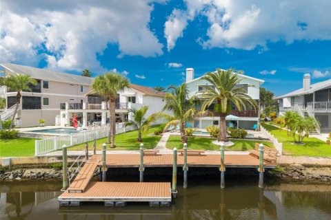 Casa en New Port Richey, Florida 5 dormitorios, 313.27 m2 № 2375632