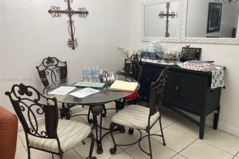 Condo in Hialeah, Florida, 3 bedrooms  № 2004869