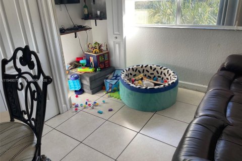Condo in Hialeah, Florida, 3 bedrooms  № 2004869 - photo 3
