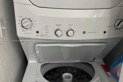 Condo in Hialeah, Florida, 3 bedrooms  № 2004869 - photo 8