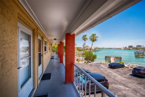 Condo in Saint Petersburg, Florida, 1 bedroom  № 2429019 - photo 2
