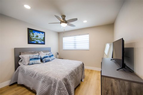 Condo in Saint Petersburg, Florida, 1 bedroom  № 2429019 - photo 9