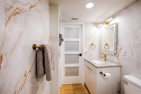 Condo in Saint Petersburg, Florida, 1 bedroom  № 2429019 - photo 13