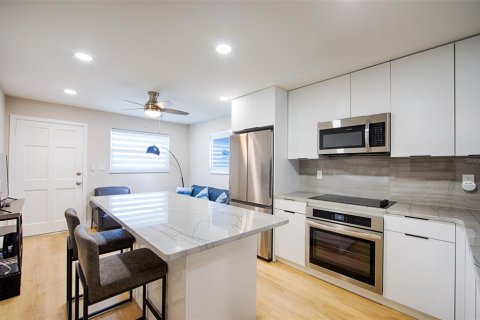 Condo in Saint Petersburg, Florida, 1 bedroom  № 2429019 - photo 4