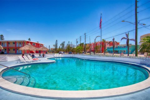 Condo in Saint Petersburg, Florida, 1 bedroom  № 2429019 - photo 16