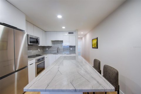 Condo in Saint Petersburg, Florida, 1 bedroom  № 2429019 - photo 7