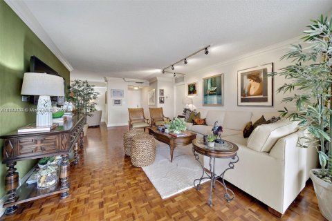Condo in Miami, Florida, 2 bedrooms  № 1693364 - photo 2