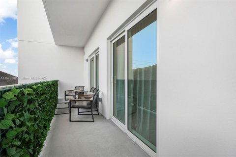 Condominio en venta en Hollywood, Florida, 1 dormitorio, 72.19 m2 № 1135267 - foto 15
