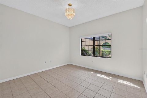 Condo in Eustis, Florida, 2 bedrooms  № 2215415 - photo 11