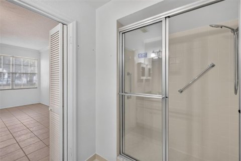 Condo in Eustis, Florida, 2 bedrooms  № 2215415 - photo 12