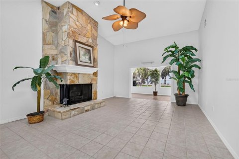 Condo in Eustis, Florida, 2 bedrooms  № 2215415 - photo 16