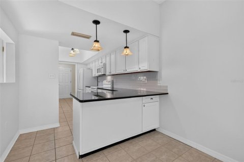 Condo in Eustis, Florida, 2 bedrooms  № 2215415 - photo 23