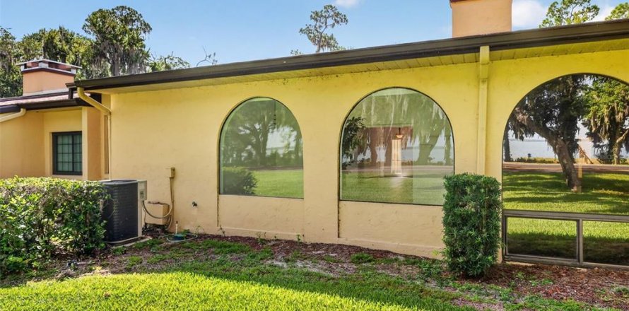 Condo in Eustis, Florida, 2 bedrooms  № 2215415